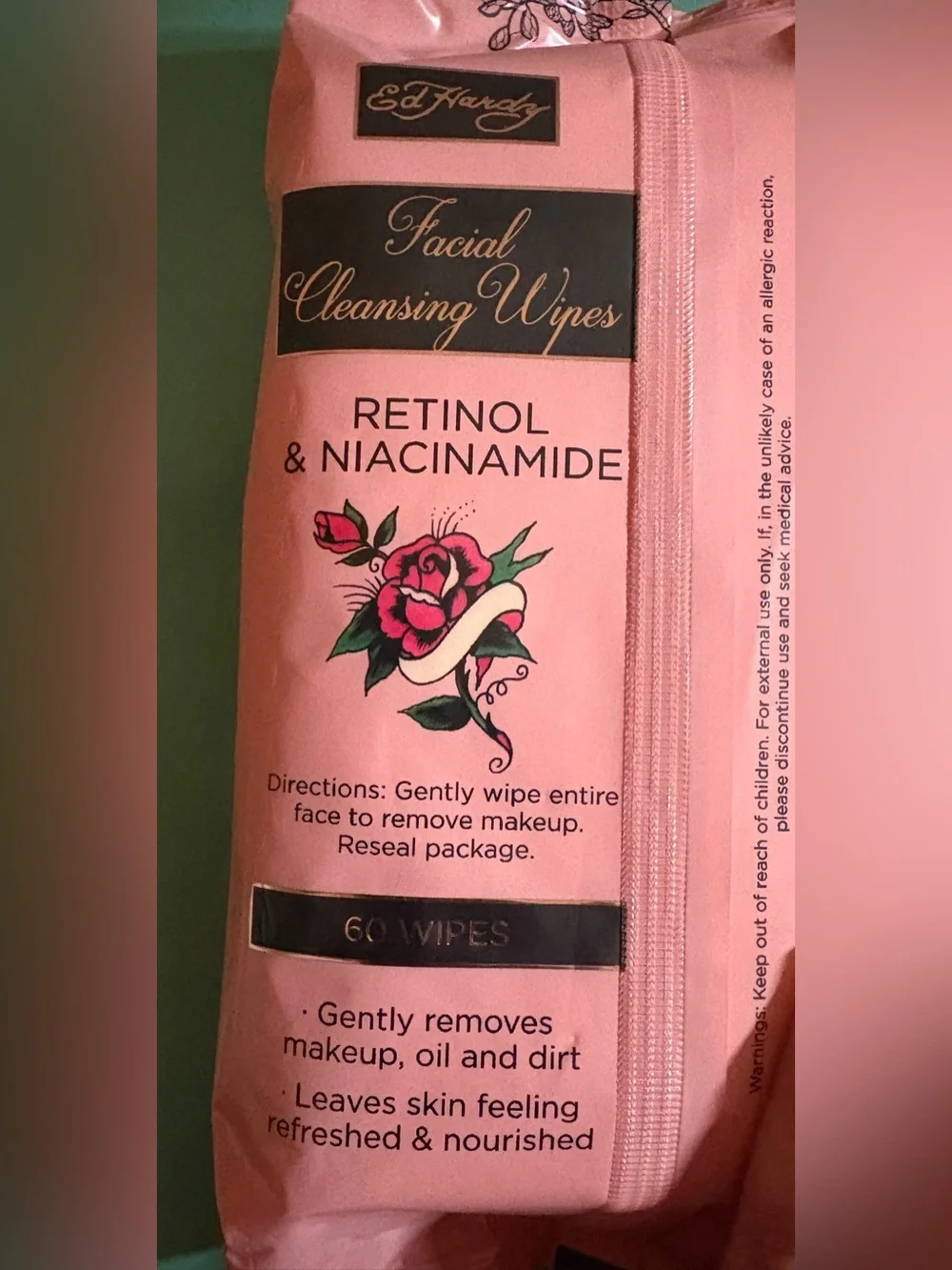 Ed Hardy Pink Retinol & Niacinamide Facial Cleansing Wipes - Picture 3 of 4